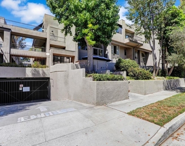 1310 E Orange Grove Boulevard - Photo Thumbnail 32