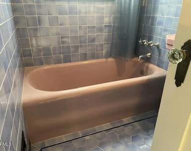 4327 Marmion Way - Photo Thumbnail 16
