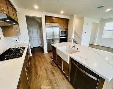 1374 Blue Port Way - Photo Thumbnail 8