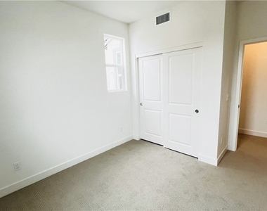 1374 Blue Port Way - Photo Thumbnail 20