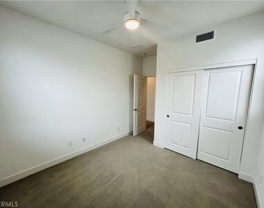 1374 Blue Port Way - Photo Thumbnail 18