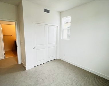 1374 Blue Port Way - Photo Thumbnail 19