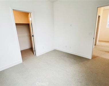 1374 Blue Port Way - Photo Thumbnail 23