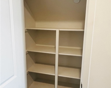 1374 Blue Port Way - Photo Thumbnail 13