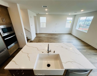 1374 Blue Port Way - Photo Thumbnail 10