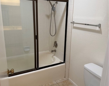 4791 Lago Drive - Photo Thumbnail 13