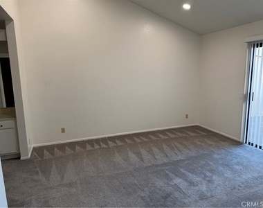 4791 Lago Drive - Photo Thumbnail 3