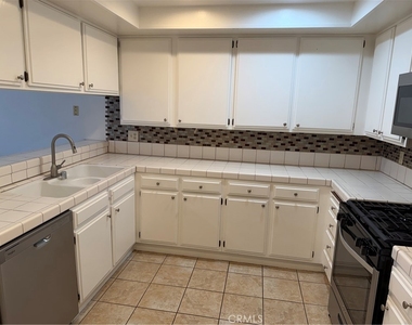 4791 Lago Drive - Photo Thumbnail 7