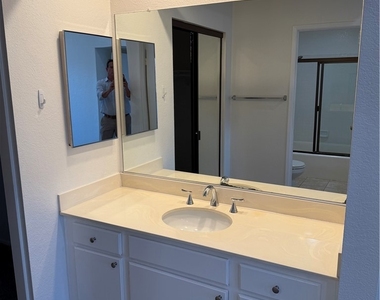 4791 Lago Drive - Photo Thumbnail 11