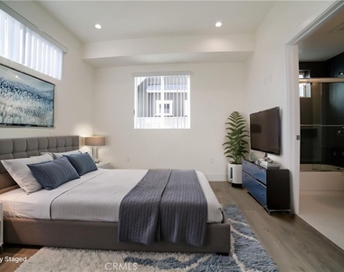 4559 Pickford St Street - Photo Thumbnail 23