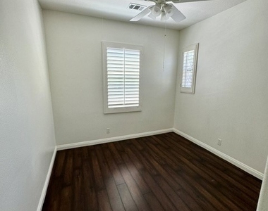 10 Pine Hill Lane - Photo Thumbnail 18