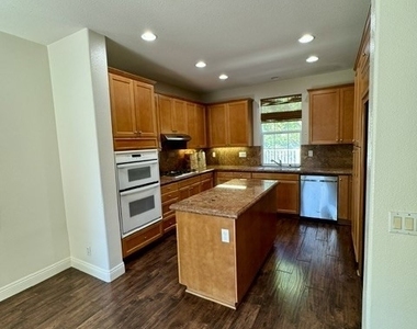 10 Pine Hill Lane - Photo Thumbnail 3
