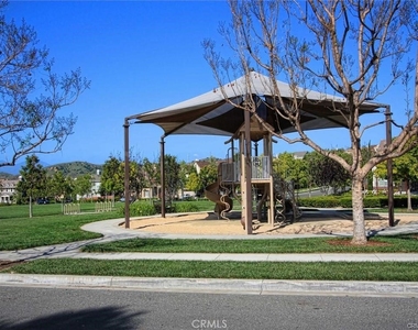 10 Pine Hill Lane - Photo Thumbnail 52