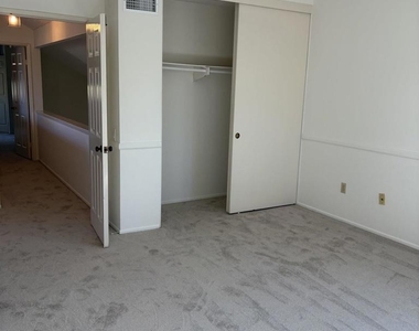 3950 Carmel Springs Way - Photo Thumbnail 14