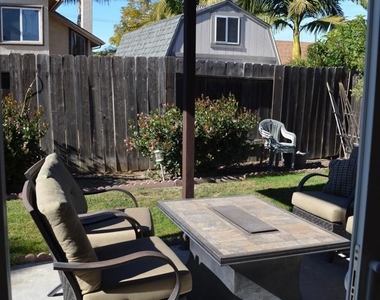 128 Roper Court - Photo Thumbnail 3