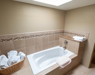 128 Roper Court - Photo Thumbnail 13