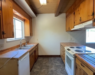 3001 Lakeshore Boulevard - Photo Thumbnail 1