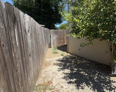 3001 Lakeshore Boulevard - Photo Thumbnail 11