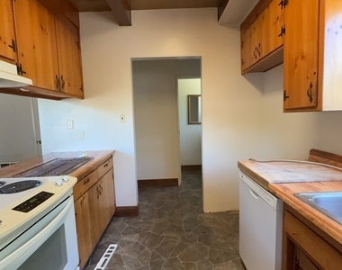 3001 Lakeshore Boulevard - Photo Thumbnail 2