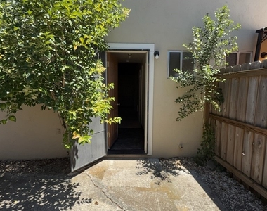 3001 Lakeshore Boulevard - Photo Thumbnail 10