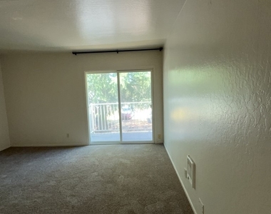 3001 Lakeshore Boulevard - Photo Thumbnail 7
