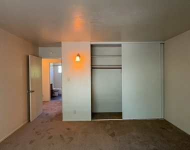 3001 Lakeshore Boulevard - Photo Thumbnail 8
