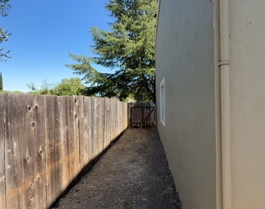 3001 Lakeshore Boulevard - Photo Thumbnail 12