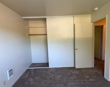 3001 Lakeshore Boulevard - Photo Thumbnail 6