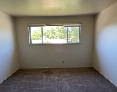3001 Lakeshore Boulevard - Photo Thumbnail 5