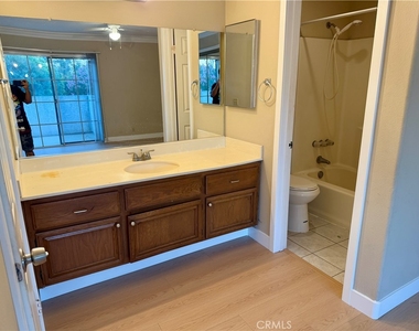 1371 S Park Avenue - Photo Thumbnail 17