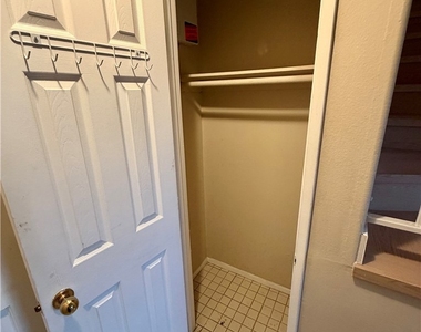 1371 S Park Avenue - Photo Thumbnail 9