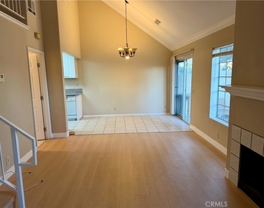 1371 S Park Avenue - Photo Thumbnail 4