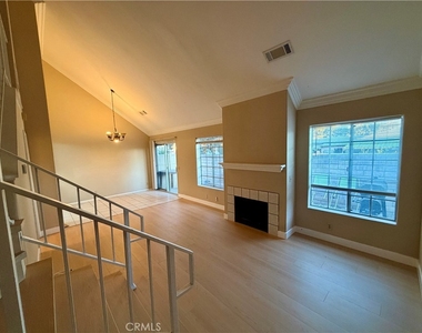 1371 S Park Avenue - Photo Thumbnail 3