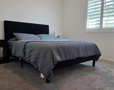 24115 Hillcrest - Photo Thumbnail 17