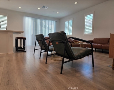 24115 Hillcrest - Photo Thumbnail 5