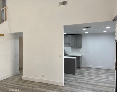 1031 S Palmetto Avenue - Photo Thumbnail 4