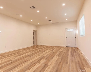 12942 Oberlin St - Photo Thumbnail 5
