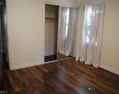 3121 Honolulu Avenue - Photo Thumbnail 15