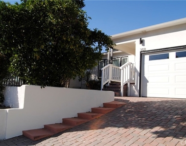 3121 Honolulu Avenue - Photo Thumbnail 2