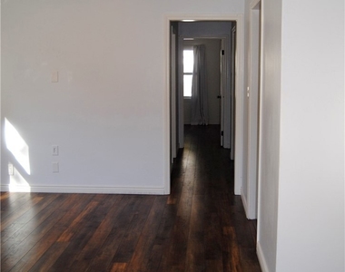 3121 Honolulu Avenue - Photo Thumbnail 11