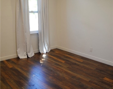3121 Honolulu Avenue - Photo Thumbnail 17