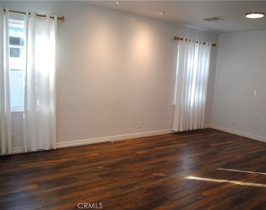 3121 Honolulu Avenue - Photo Thumbnail 12