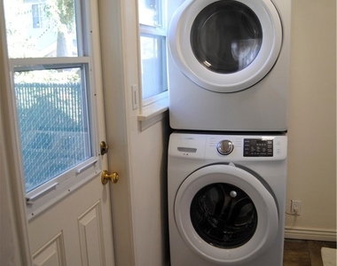 3121 Honolulu Avenue - Photo Thumbnail 18