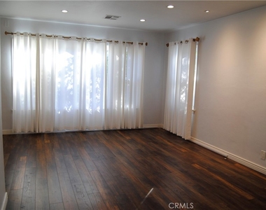 3121 Honolulu Avenue - Photo Thumbnail 6