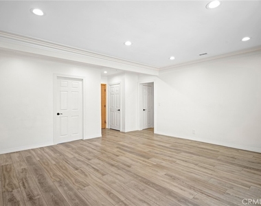 11007 Collett - Photo Thumbnail 5