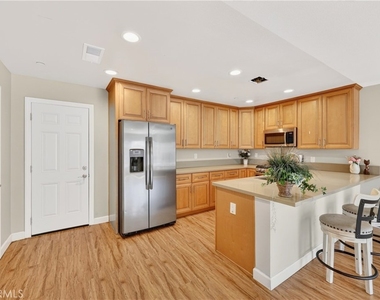 16408 Valencia Avenue - Photo Thumbnail 7