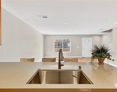 16408 Valencia Avenue - Photo Thumbnail 9