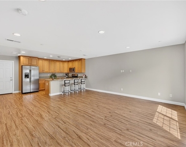 16408 Valencia Avenue - Photo Thumbnail 3