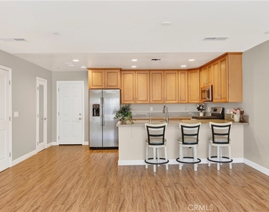 16408 Valencia Avenue - Photo Thumbnail 4