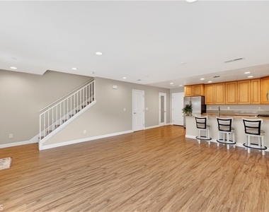 16408 Valencia Avenue - Photo Thumbnail 5
